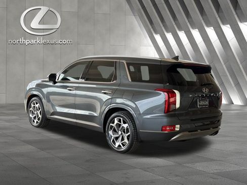 Used 2022 Hyundai Palisade Calligraphy FWD image 2