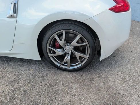 Used 2016 Nissan 370Z Touring Sport RWD image 10