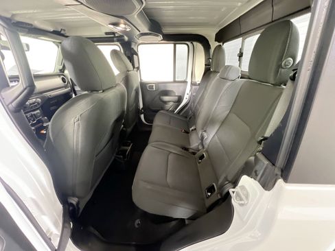 Used 2022 Jeep Gladiator Willys image 24