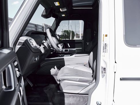 Used 2025 Mercedes-Benz G 63 AMG 4MATIC image 33
