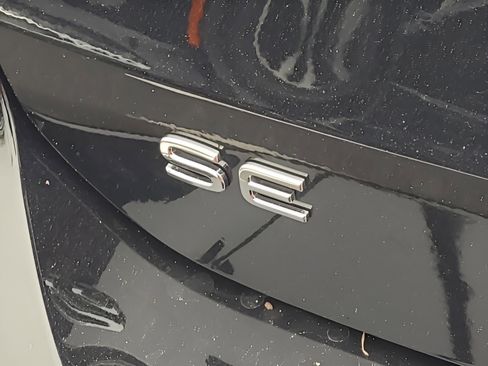 Certified 2025 Volkswagen Taos SE image 26