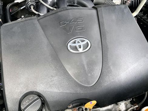 Certified 2019 Toyota Highlander LE w/ Carpet Mat Package (TMS) AWD/4WD image 31