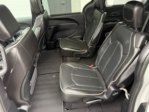 Used 2021 Chrysler Pacifica Limited w/ S Appearance Package AWD/4WD image 10
