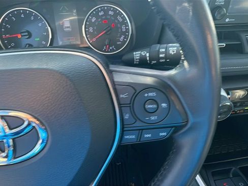 Used 2020 Toyota RAV4 XLE Premium image 26