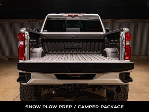 Used 2022 Chevrolet Silverado 2500 High Country w/ Technology Package image 9