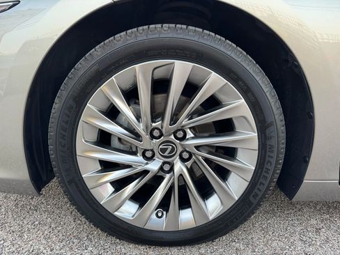 Used 2021 Lexus ES 350 Ultra Luxury w/ Accessory Package 2 image 15