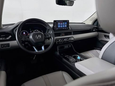 Used 2024 Honda Pilot Touring image 20
