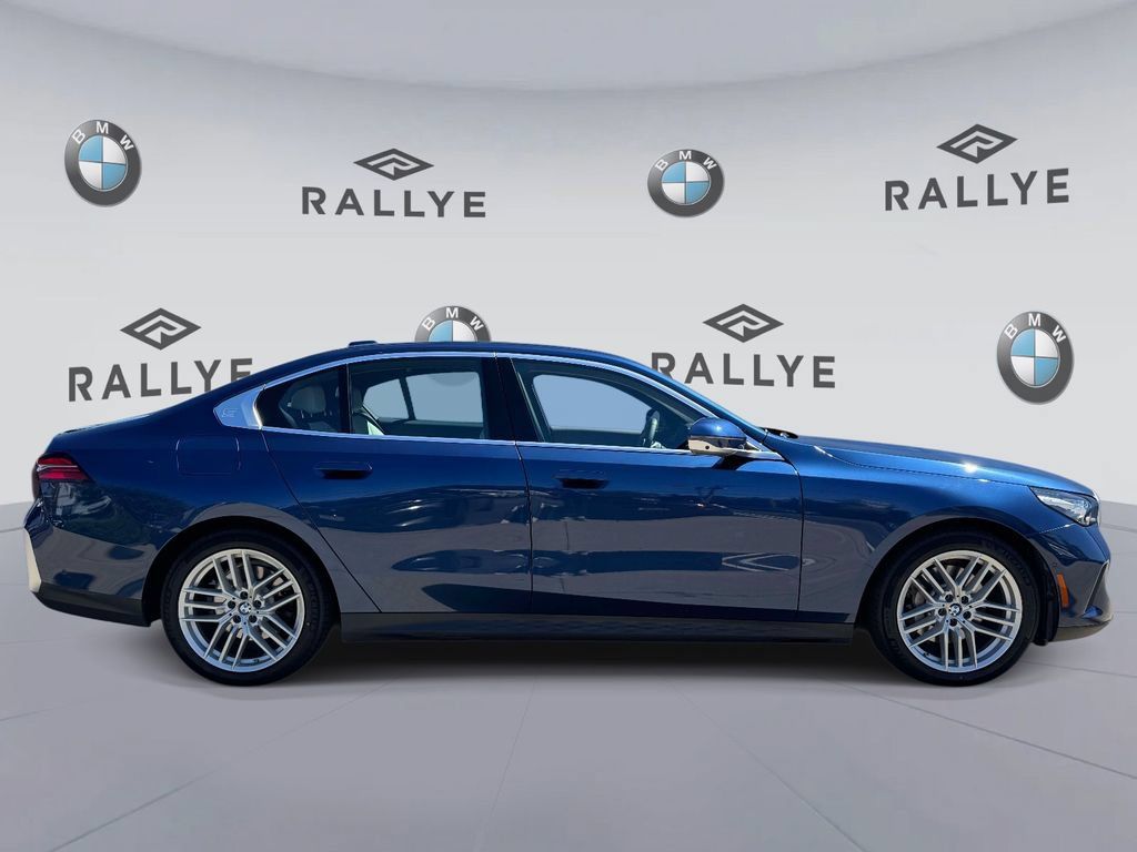 Certified 2024 BMW 530i xDrive w/ Premium Package AWD/4WD image 4