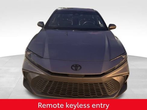 Used 2025 Toyota Camry SE image 2