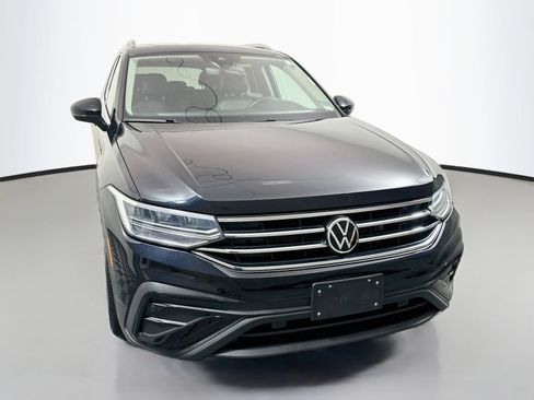 Used 2022 Volkswagen Tiguan SE FWD image 1