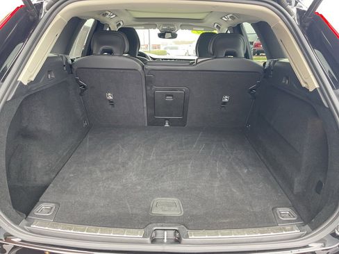 Used 2024 Volvo XC60 B5 Plus image 15