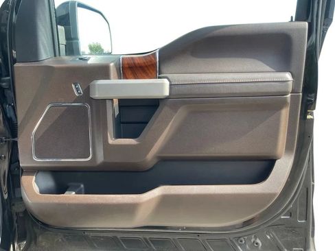 Used 2018 Ford F150 King Ranch w/ Equipment Group 601A Luxury AWD/4WD image 21