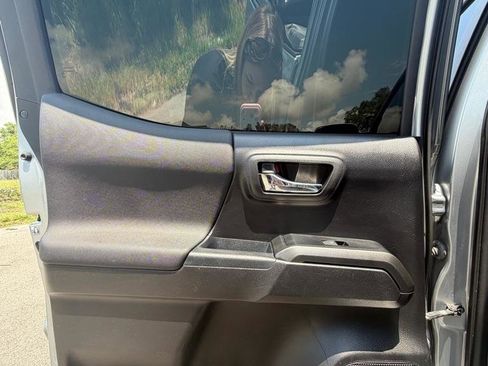 Used 2019 Toyota Tacoma TRD Sport RWD image 12