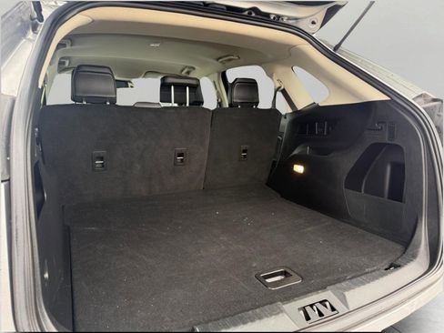 Used 2023 Ford Edge SEL image 17