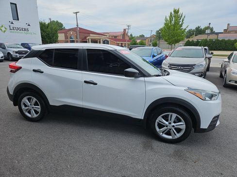 Used 2020 Nissan Kicks S FWD image 9
