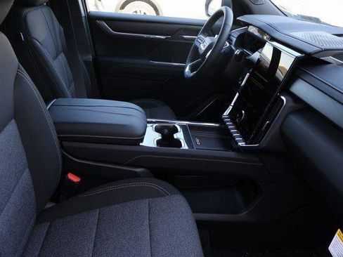 New 2026 GMC Acadia Elevation image 9