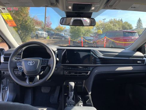 Used 2025 Toyota Camry LE image 32