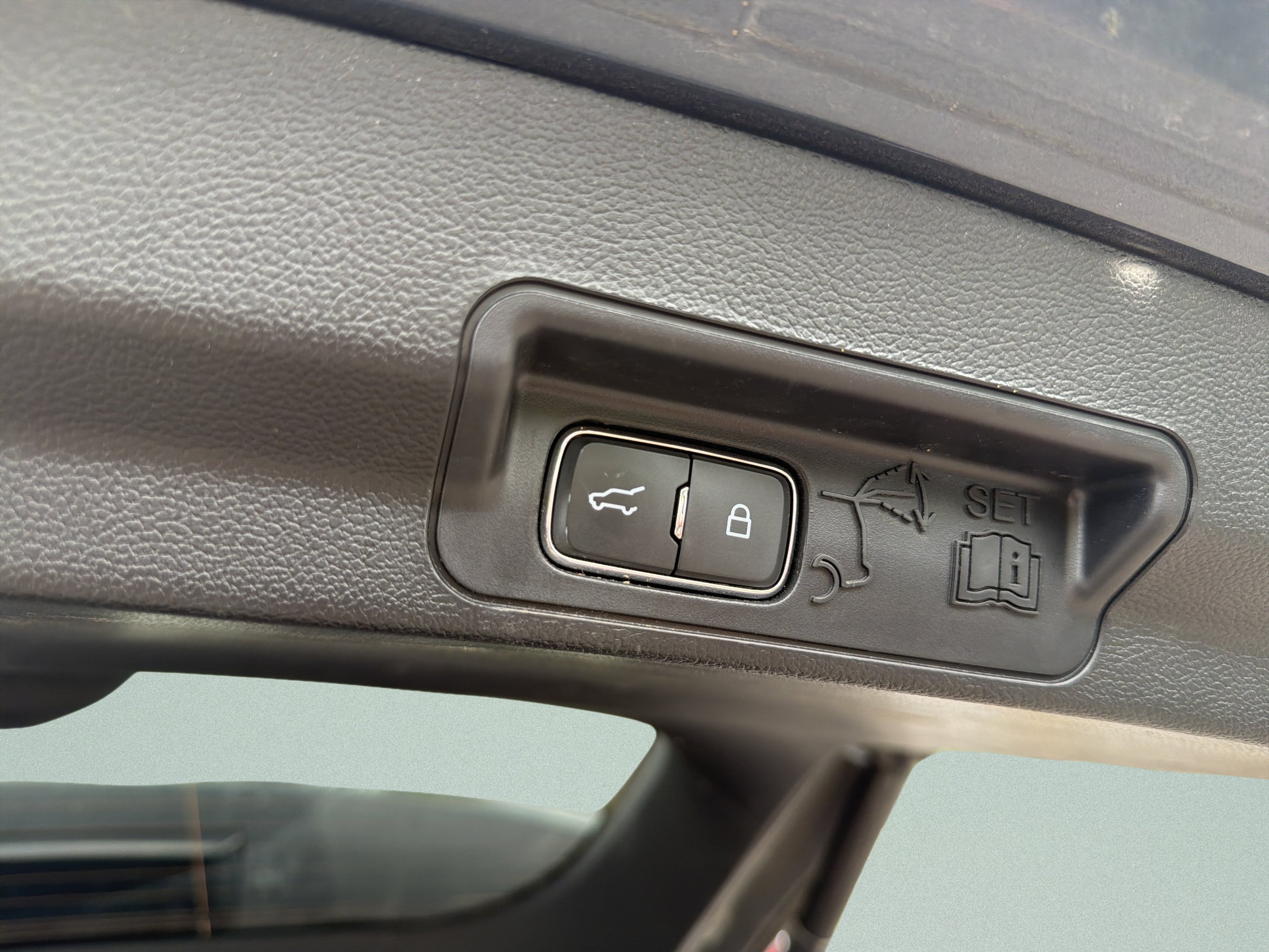 Used 2023 Ford Explorer XLT w/ Equipment Group 202A AWD/4WD image 11