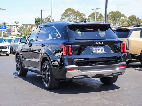 Certified 2025 Kia Sorento SX FWD image 6