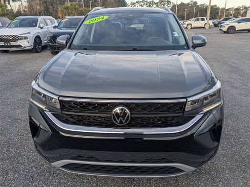 Used 2024 Volkswagen Taos SE image 9