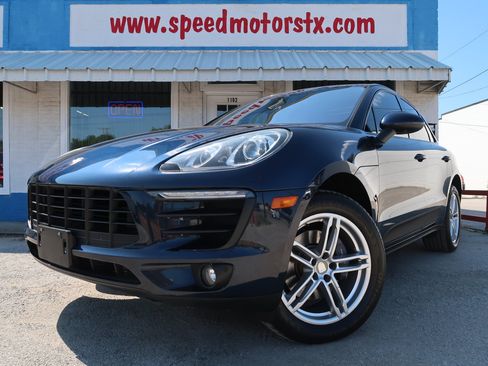 Used 2018 Porsche Macan AWD/4WD image 1