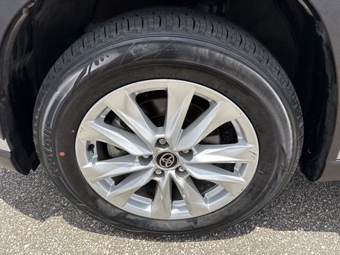 Used 2024 Toyota Corolla Cross LE FWD image 10