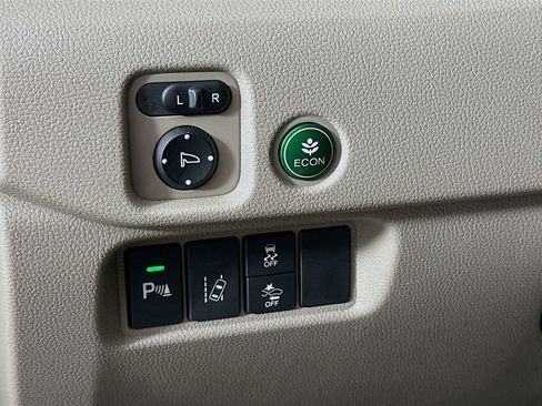 Used 2017 Honda Pilot Touring image 11