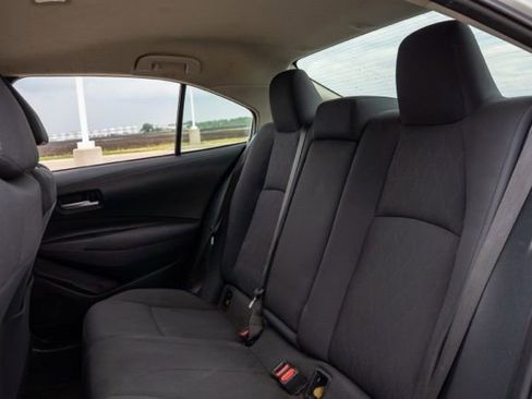 Used 2020 Toyota Corolla LE FWD image 15