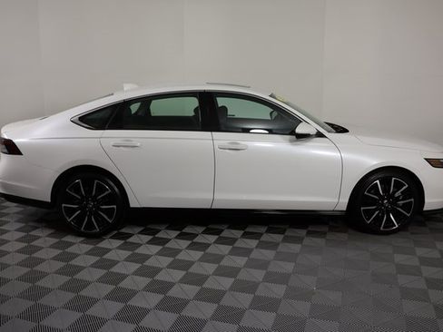 Used 2025 Honda Accord Touring image 9