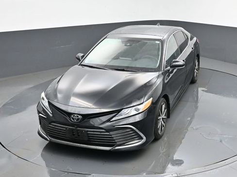Used 2024 Toyota Camry XLE w/ Navigation Package image 22