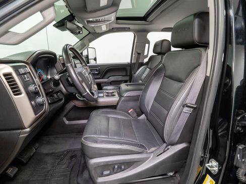 Used 2019 GMC Sierra 3500 Denali image 18