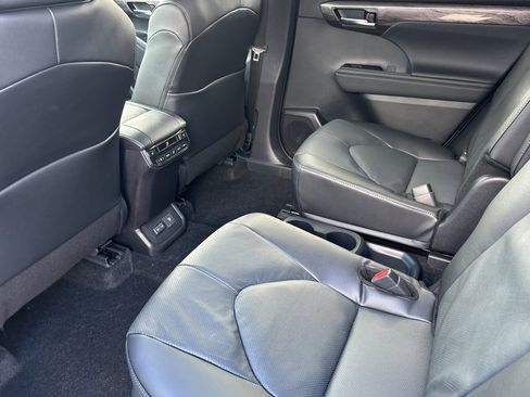 New 2026 Toyota Highlander XLE image 13