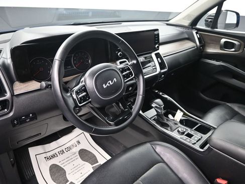 Certified 2022 Kia Sorento EX w/ Panoramic Sunroof Package image 13