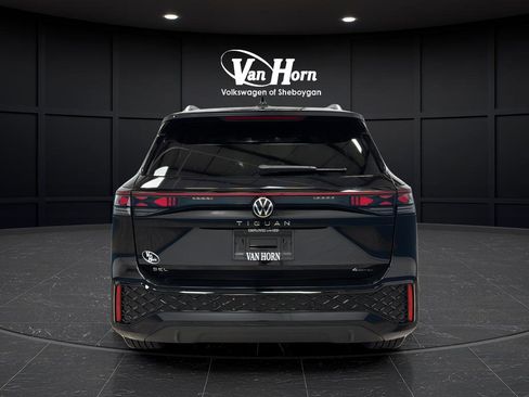Used 2025 Volkswagen Tiguan SEL R-Line AWD/4WD image 6