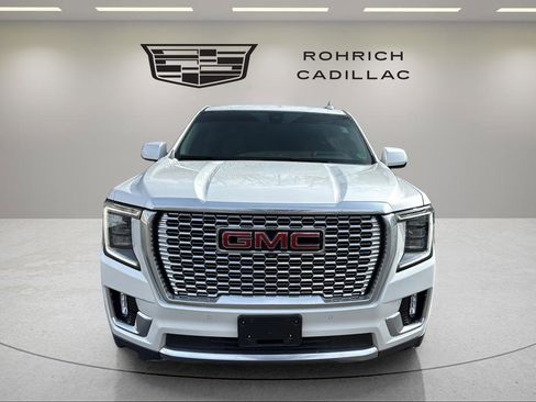 Used 2021 GMC Yukon Denali w/ Advanced Technology Package image 2