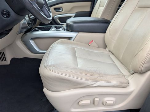 Used 2017 Nissan Titan SL image 16