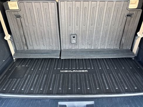 Used 2022 Toyota Highlander Platinum AWD/4WD image 17