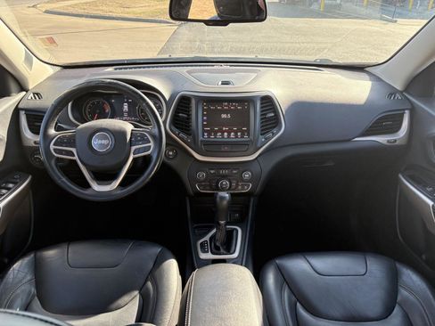 Used 2017 Jeep Cherokee Limited image 10