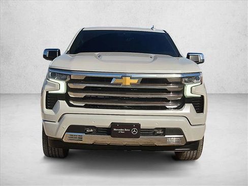 Used 2022 Chevrolet Silverado 1500 High Country w/ High Country Premium Package AWD/4WD image 2
