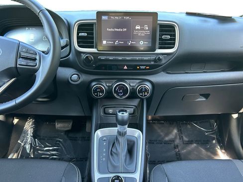 Used 2025 Hyundai Venue SEL FWD image 12