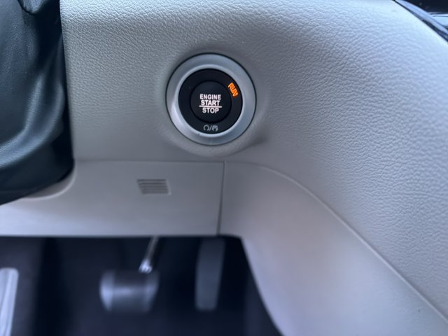 Used 2024 Chrysler Pacifica Touring-L FWD image 22