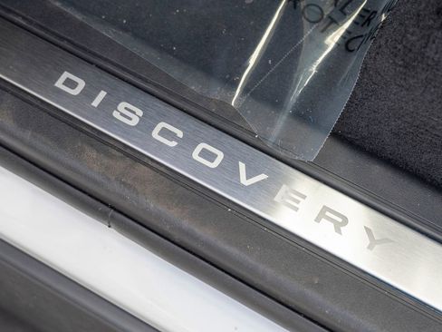 New 2025 Land Rover Discovery Dynamic SE image 15