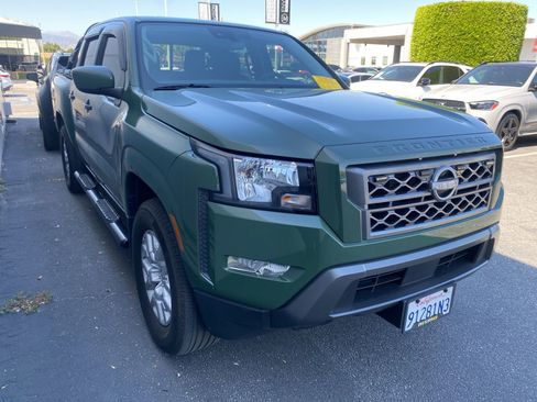 Used 2022 Nissan Frontier SV RWD image 2