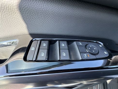 New 2026 Nissan Pathfinder SL image 5