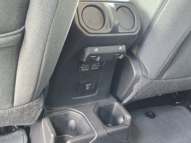 Used 2026 Jeep Wrangler Unlimited Sahara AWD/4WD image 39