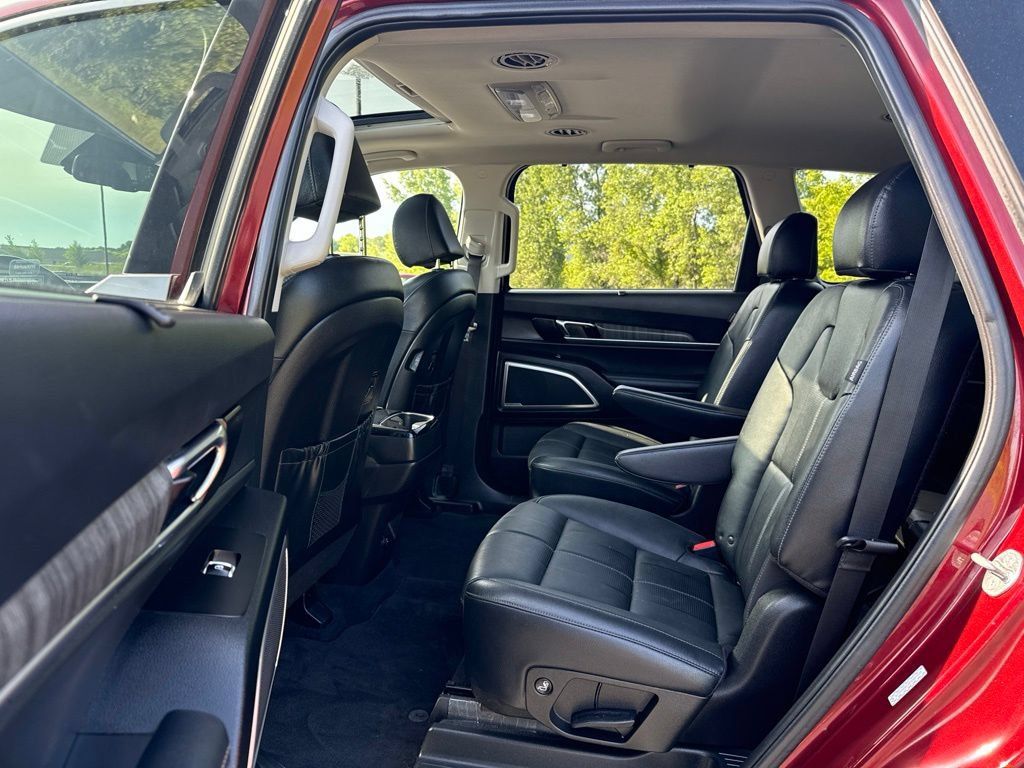 Used 2023 Kia Telluride EX w/ EX Captain's Chair Package AWD/4WD image 23