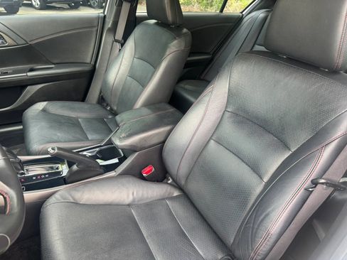 Used 2017 Honda Accord Touring image 10