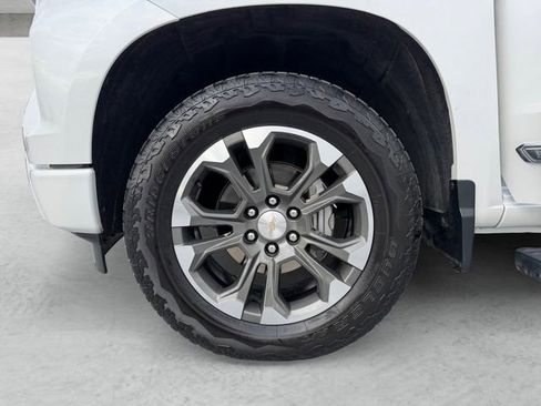 Certified 2024 Chevrolet Silverado 1500 High Country w/ Technology Package image 21