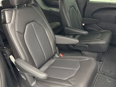 New 2026 Chrysler Pacifica Select w/ S Appearance Package image 33