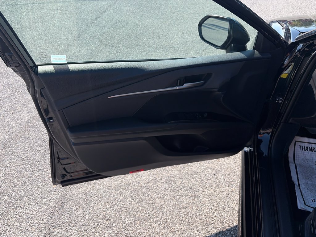 Used 2025 Toyota Camry SE FWD image 11